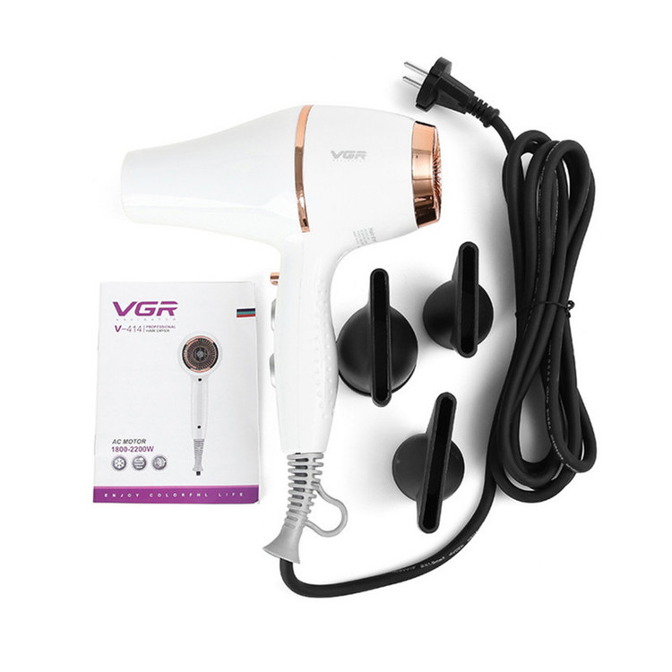 سشوار حرفهای وی جی ار مدل V-414، موتور AC با توان مصرفی 2200 وات، دارای فناوری تولید یون، دارای حلقه آویختن، با حالت صافکننده و حجمدهنده، وزن 802 گرم، تنظیم حرارت 3 حالته و کنترل سرعت 2 حالته، به همراه 3 عدد سری متمرکزکننده