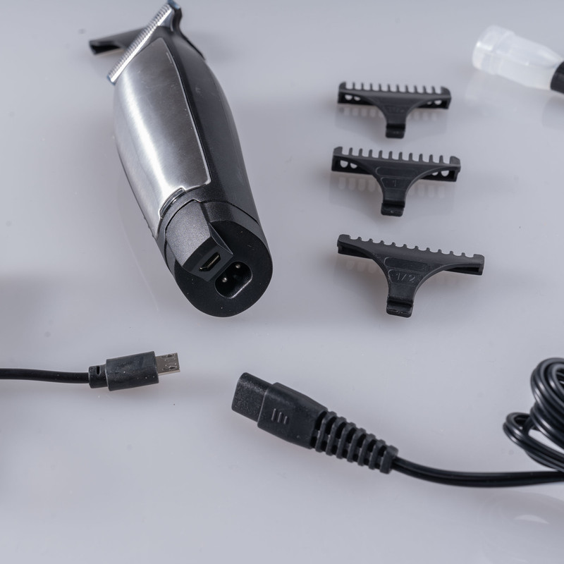 ماشین اصلاح موی سر و صورت شارژی جی دبلیو مدل G-9819، اصلاح به صورت خط زن و صفر زن، منبع انرژی با برق و باتری، تکنولوژی اصلاح به صورت تریمر، اندازه اصلاح 0.1 میلیمتر، مدت زمان شارژ 480 دقیقه و مدت زمان استفاده پس از شارژ 60 دقیقه، به همراه شارژر و روغن