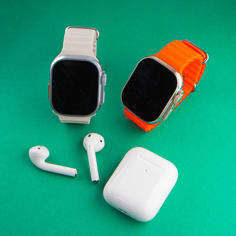 ساعت هوشمند ورنا مدل W49 Ultra with airpod دارای قابلیت های کنترل موسیقی (Music Player)، قابلیت مکالمه از طریق بلوتوث، پشتیبانی از زبان فارسی در منو و سیستمعامل بند سیلیکون