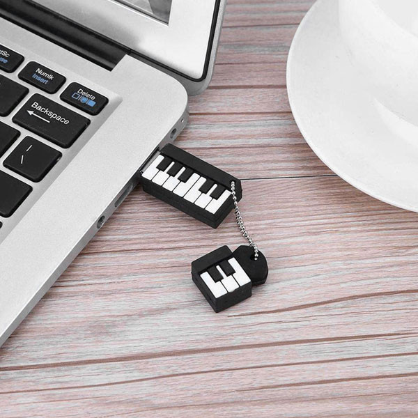 فلش مموری کینگ فست مدل Piano MU-17 ظرفیت 32 گیگابایت