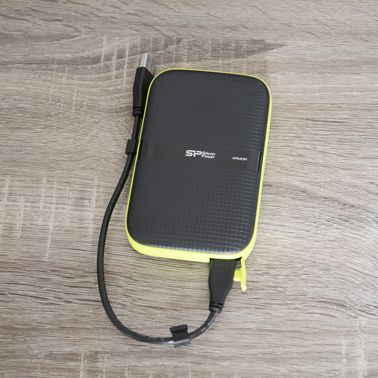 هارد اکسترنال سیلیکون پاور مدل Armor A60 ظرفیت یک ترابایت دارای رابط USB Type-A 3.2
